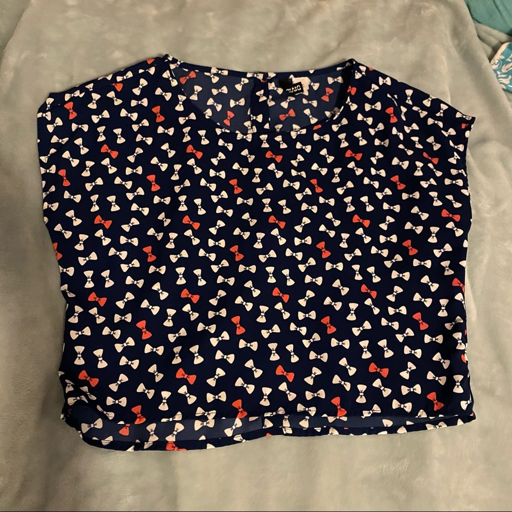 Womens short sleeve blue crop top w/ bows